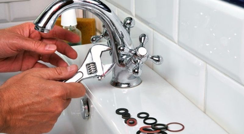 Pourquoi les robinets gouttent-ils souvent et comment y remédier ?