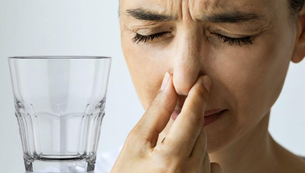 Pourquoi votre eau sent-elle mauvais et comment y remédier ?